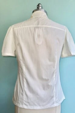 Holiday Lights Button Down Blouse In White 8 Holiday Lights Button Down Blouse In White -MODERN MILLIE Shop 00B1EA97 260F 4FFB 8FF3 A7599A844A6B