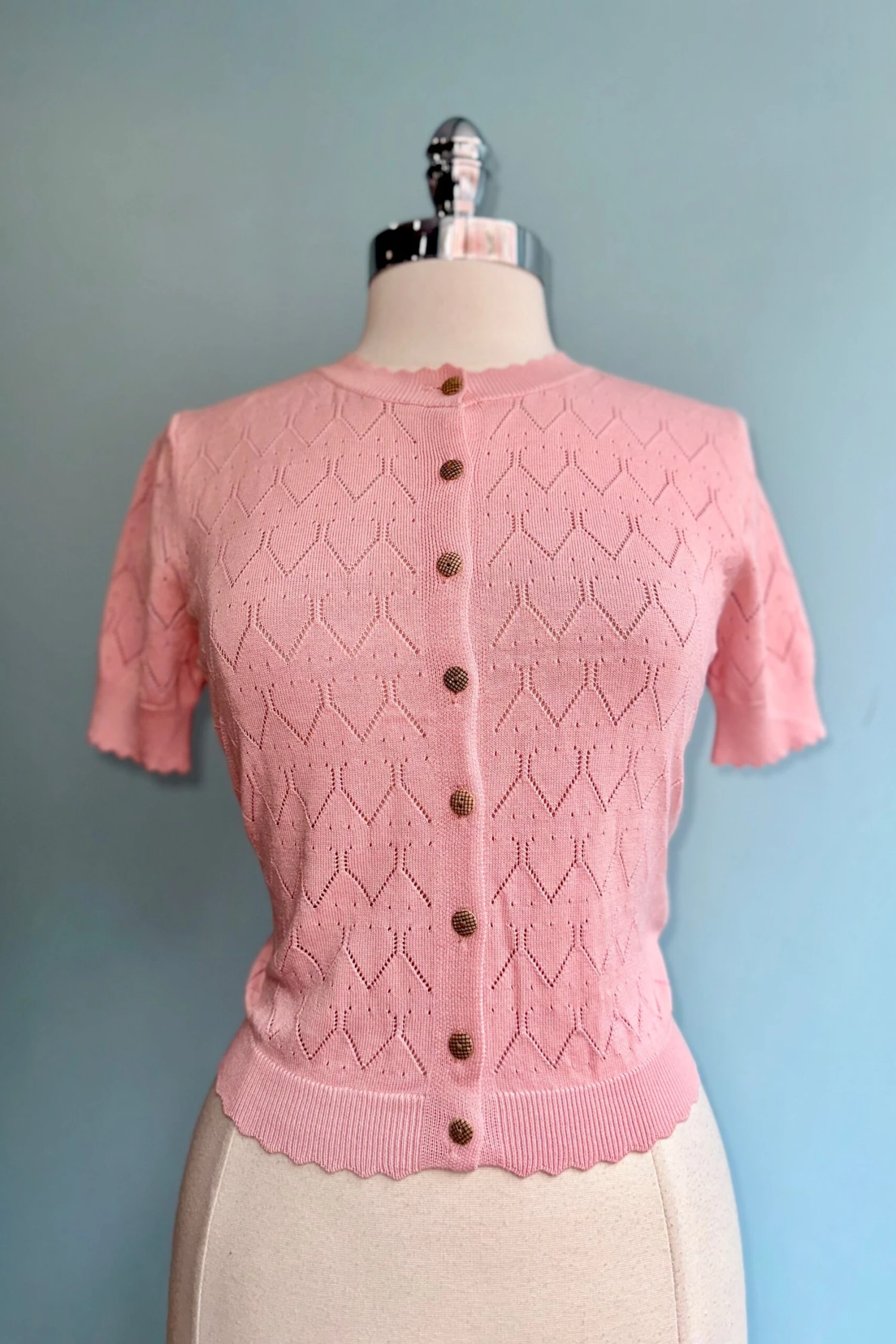 Scalloped Short Sleeve Cardigan in Pink by Banned Scalloped Short Sleeve Cardigan In Pink By Banned -MODERN MILLIE Shop 012EF988 1044 4032 8767 CD4C2EAADFD8 scaled