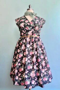 Roses Greta Dress By Retrolicious -MODERN MILLIE Shop 018D5431 8345 4FAD BB4C C3B8E257B34B