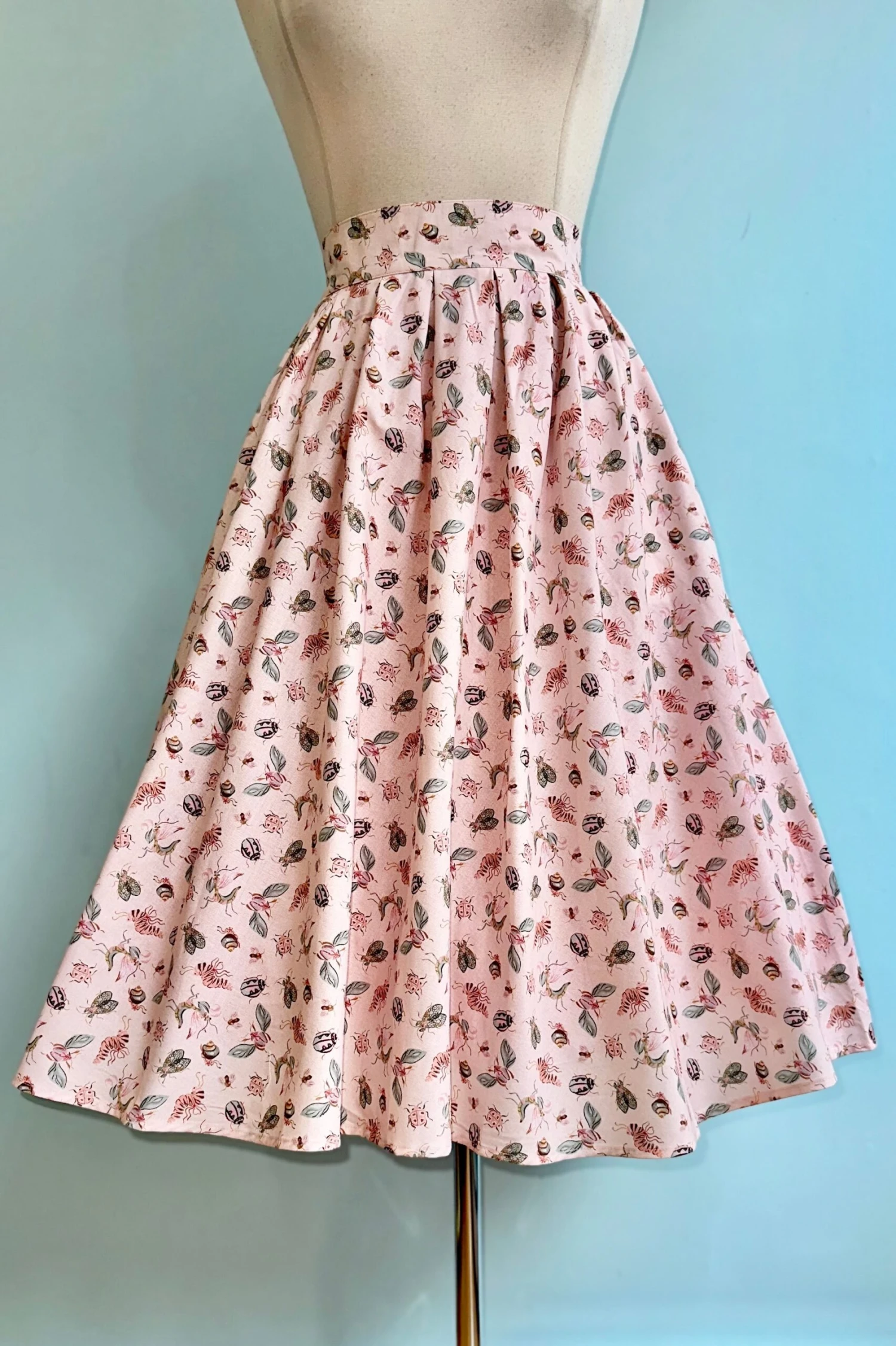 Praying Mantis and Friends Pink Doris Skirt by Retrolicious Praying Mantis And Friends Pink Doris Skirt By Retrolicious -MODERN MILLIE Shop 02920B45 C727 40AB 9333 8341AB8DCEE0 scaled