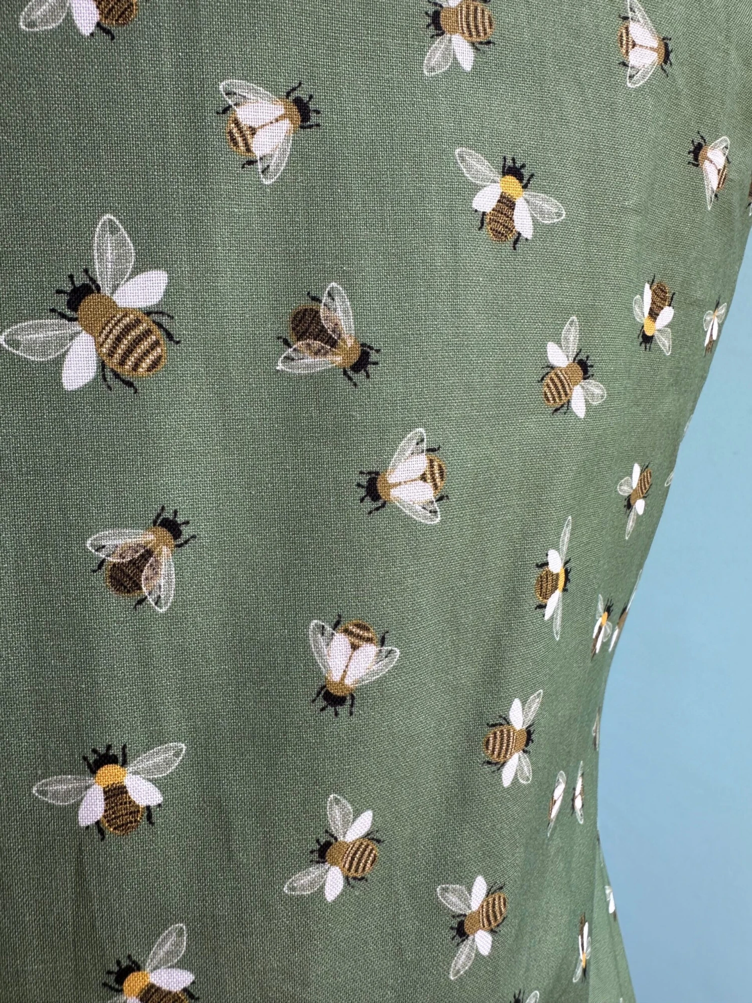 Green Bee Bow Top by Retrolicious Green Bee Bow Top By Retrolicious -MODERN MILLIE Shop 03C80B47 6F94 4375 9801 8E30302C6958 scaled