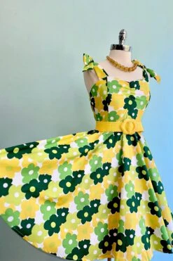 Green Mod Floral Sarah Dress By Heart Of Haute -MODERN MILLIE Shop 06D092BF 727D 4D0A 9300 A7D33FA34BAC