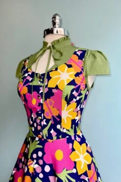 Green Short Sleeve Keyhole Button Down Top By Voodoo Vixen -MODERN MILLIE Shop 07366A40 3E6D 4D6A 862D C3DC39AAE63C