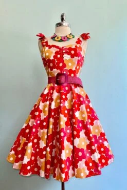 Red Mod Floral Sarah Dress By Heart Of Haute -MODERN MILLIE Shop 07975A1F 36D3 4408 A9CC 3221FFDDD8F1