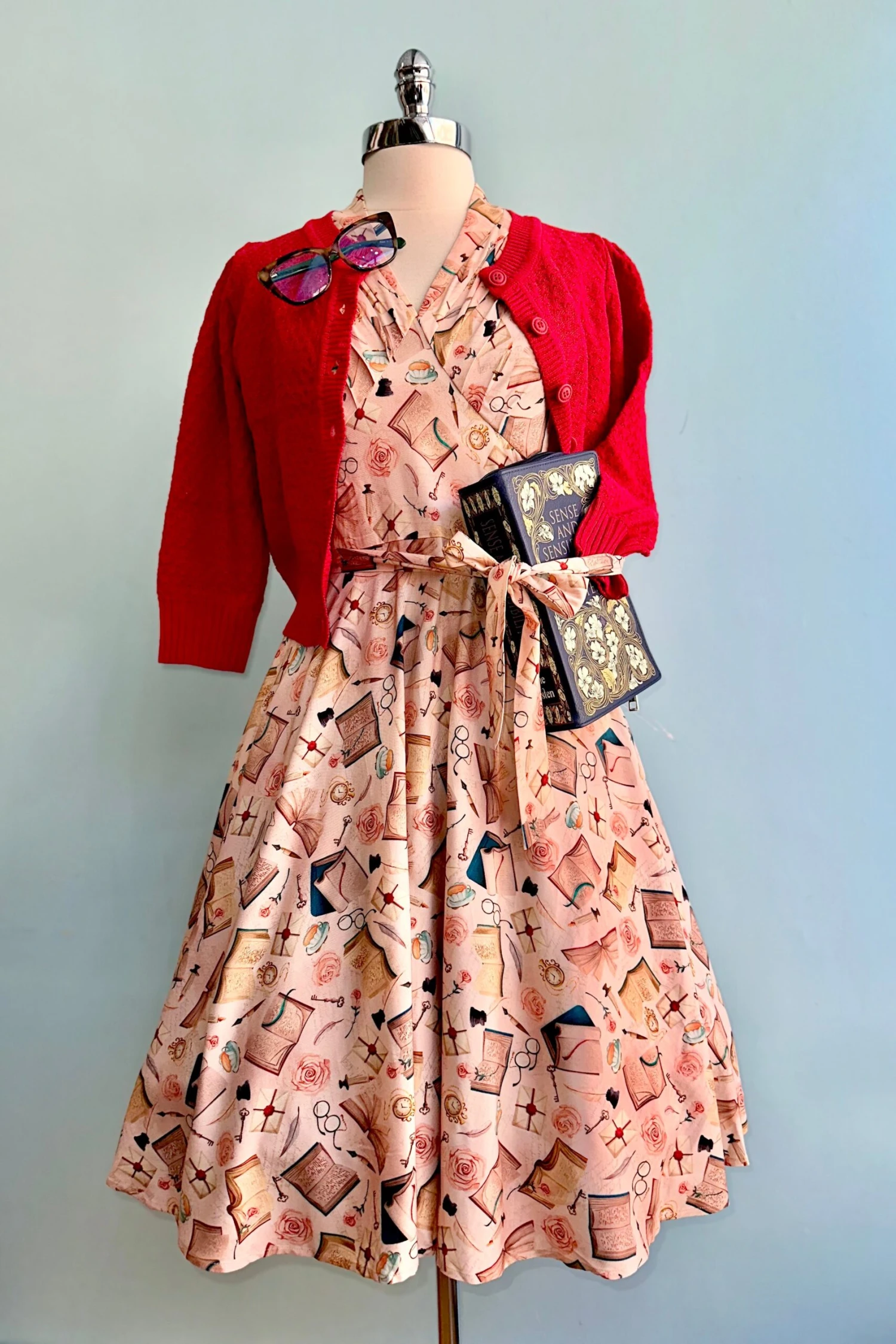 Vintage Books Short Sleeve Rose Dress in Pink by Miss Lulo Vintage Books Short Sleeve Rose Dress In Pink By Miss Lulo -MODERN MILLIE Shop 0E500232 81B9 444E 9383 F96879AFE12C scaled