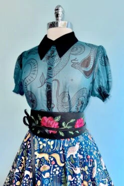 Venom Top In Green By Hell Bunny -MODERN MILLIE Shop 104D504B 8258 4F99 B12E 3236884AB3CD