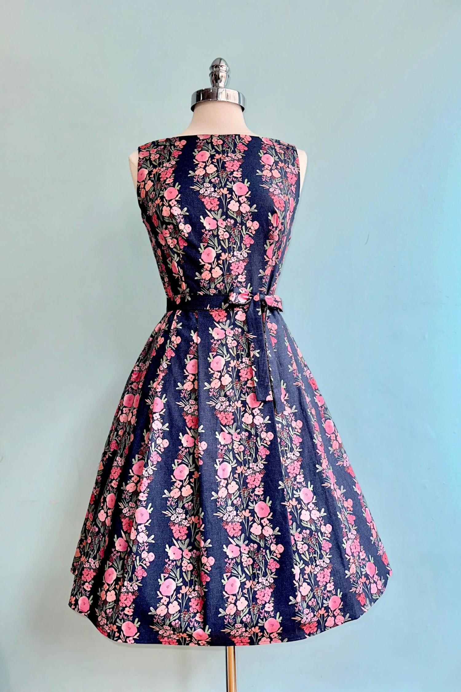 Navy and Pink Floral Vine Monica Dress by Heart of Haute Navy And Pink Floral Vine Monica Dress By Heart Of Haute -MODERN MILLIE Shop 11C894C4 B65E 421C BAE5 5E165C913E62 scaled