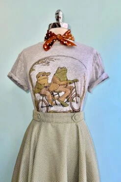 Frog And Toad T-Shirt In Grey -MODERN MILLIE Shop 1292A921 7B26 49C4 B4D2 44F13285E2DC