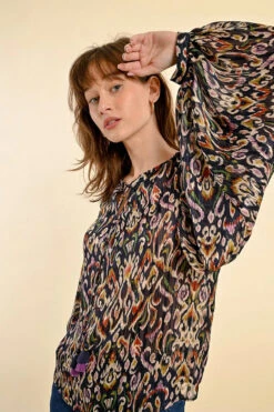 Navy Printed Balloon Sleeve Blouse By Molly Bracken 7 Navy Printed Balloon Sleeve Blouse By Molly Bracken -MODERN MILLIE Shop 135458