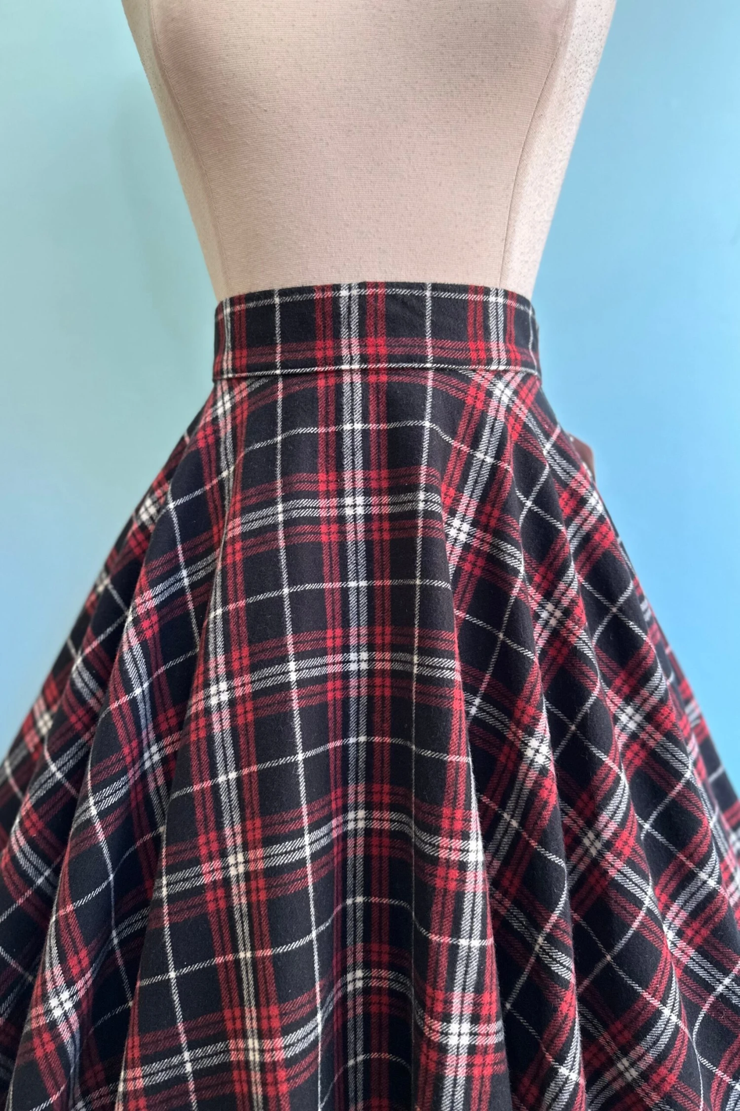 Black Plaid Flannel Circle Skirt by Heart of Haute Black Plaid Flannel Circle Skirt By Heart Of Haute -MODERN MILLIE Shop 15568406 8373 470C A9B1 C77850BA85C9 scaled