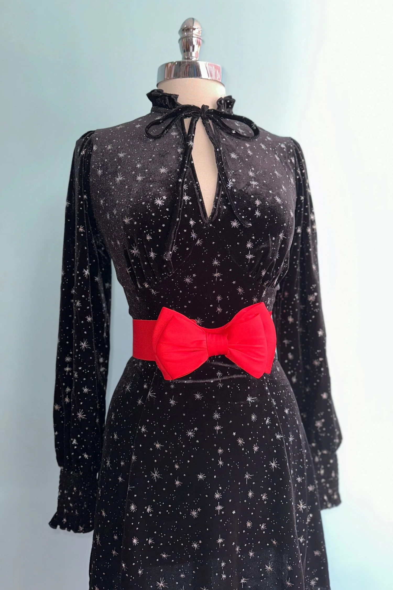 Vela Velvet Mini Dress by Hell Bunny Vela Velvet Mini Dress By Hell Bunny -MODERN MILLIE Shop 1CE67057 9E77 48AB 90C1 04A808D04805 scaled