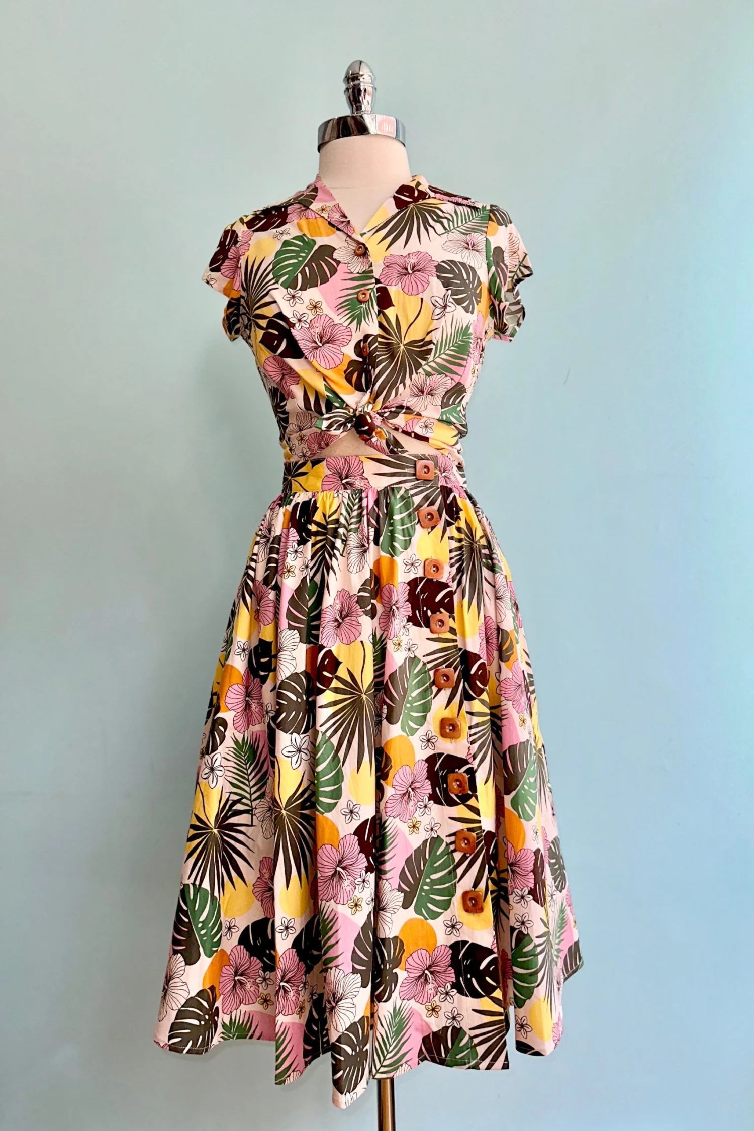 Benita Tropical Print Button Down Top by Hell Bunny Benita Tropical Print Button Down Top By Hell Bunny -MODERN MILLIE Shop 1F9B5556 DB5F 40A1 8CCB C5B538D8F121 scaled