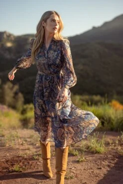 Paisley Print Midi Dress In Navy -MODERN MILLIE Shop 21883836 01352b3d 841e 4927 9a08 571e0de8b84b