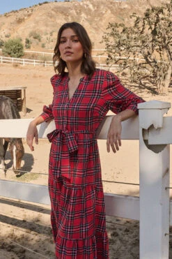 Red Plaid Shirtwaist Yanis Dress -MODERN MILLIE Shop 22311772 566cbcdf a6cf 46cf 908c dc8b016739fa