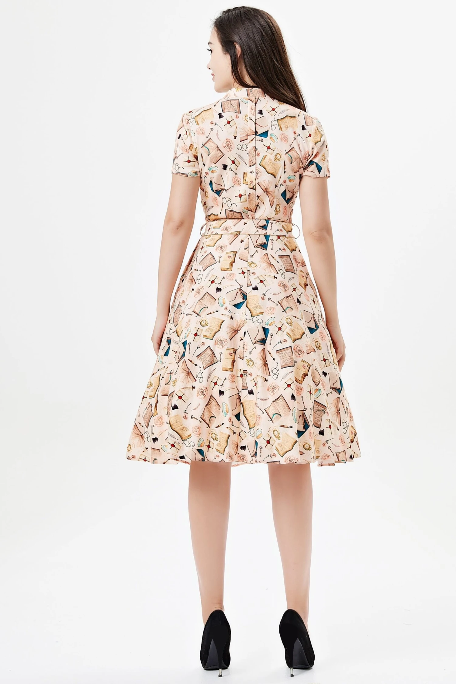 Vintage Books Short Sleeve Rose Dress in Pink by Miss Lulo Vintage Books Short Sleeve Rose Dress In Pink By Miss Lulo -MODERN MILLIE Shop 253130 PINKMULTI 03 scaled