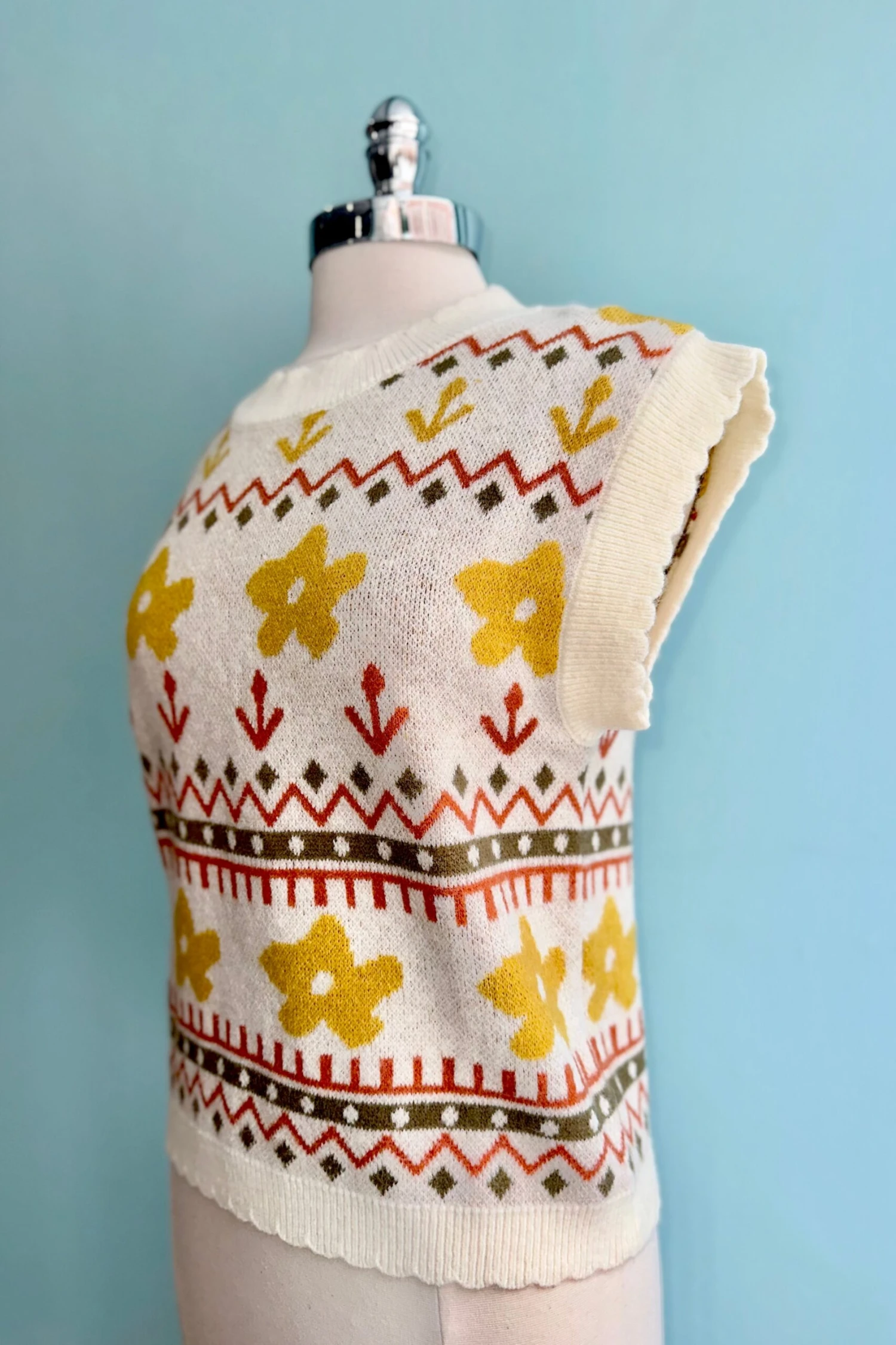 Ivory and Mustard Floral Sweater Vest Ivory And Mustard Floral Sweater Vest -MODERN MILLIE Shop 3117E265 5430 4F72 BA76 F9B7605193EE scaled