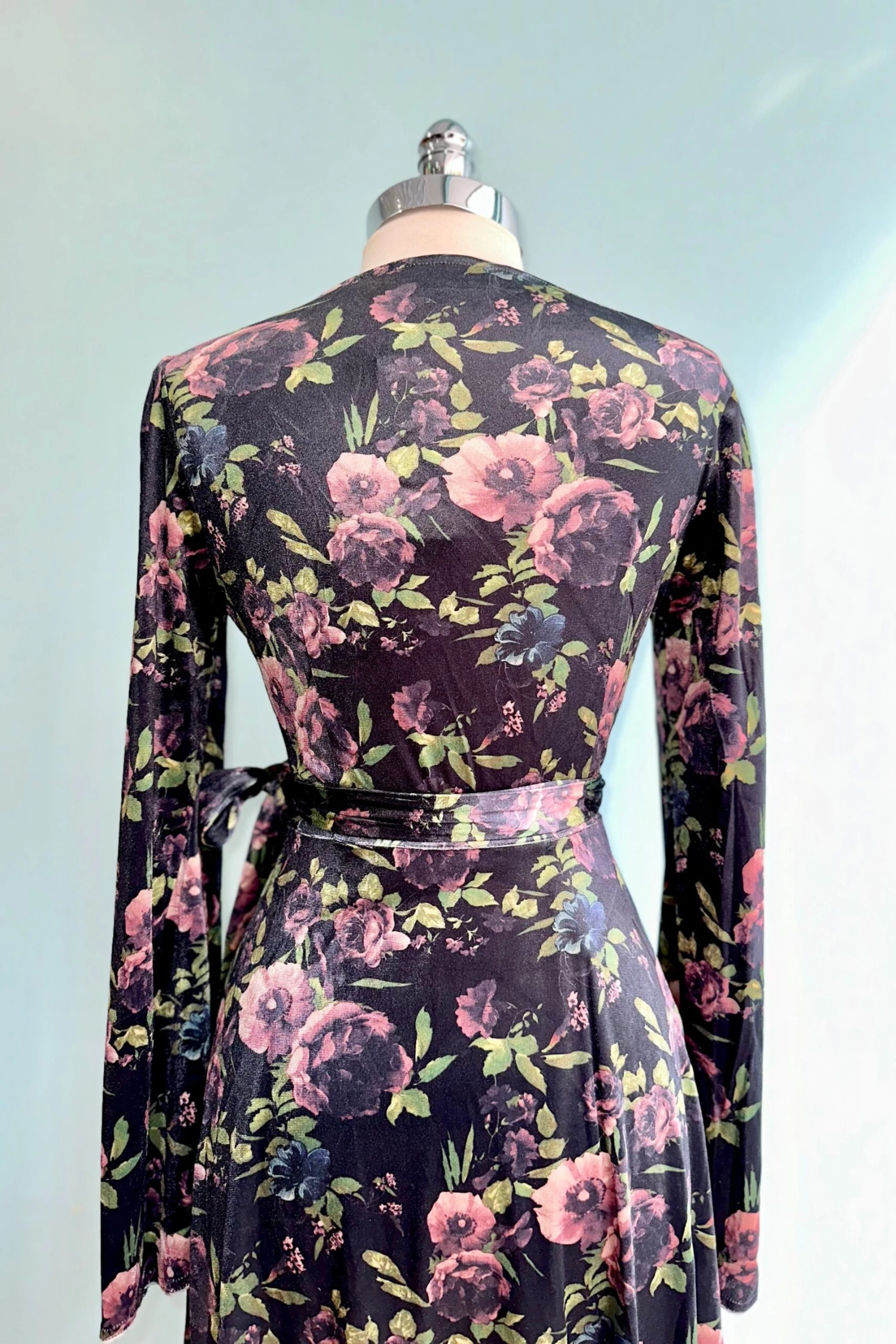 Velvet Flora Bell Sleeve Wrap Dress by Voodoo Vixen Velvet Flora Bell Sleeve Wrap Dress By Voodoo Vixen -MODERN MILLIE Shop 33AB52E7 39C2 4EBA A1AC 44BC86EF5CEC scaled