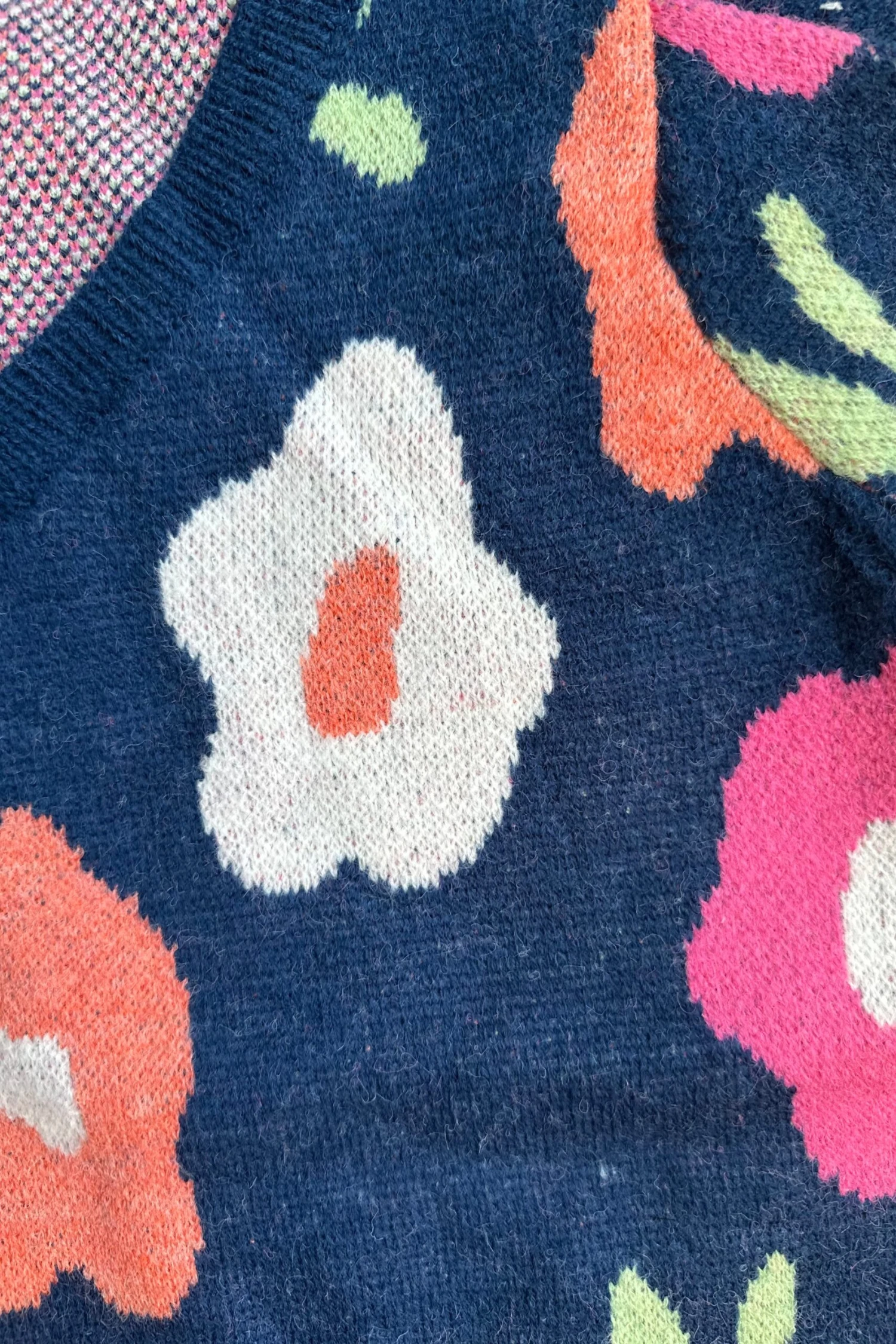 Navy Floral Puff Sleeve Sweater Navy Floral Puff Sleeve Sweater -MODERN MILLIE Shop 42EEB439 4F3C 4F3B 8F29 ECD73EB0E36F scaled