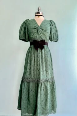 Evergreen Eyelet Midi Dress 5 Evergreen Eyelet Midi Dress -MODERN MILLIE Shop 47FF4A09 9959 42CF AD35 5DDB08CD7452