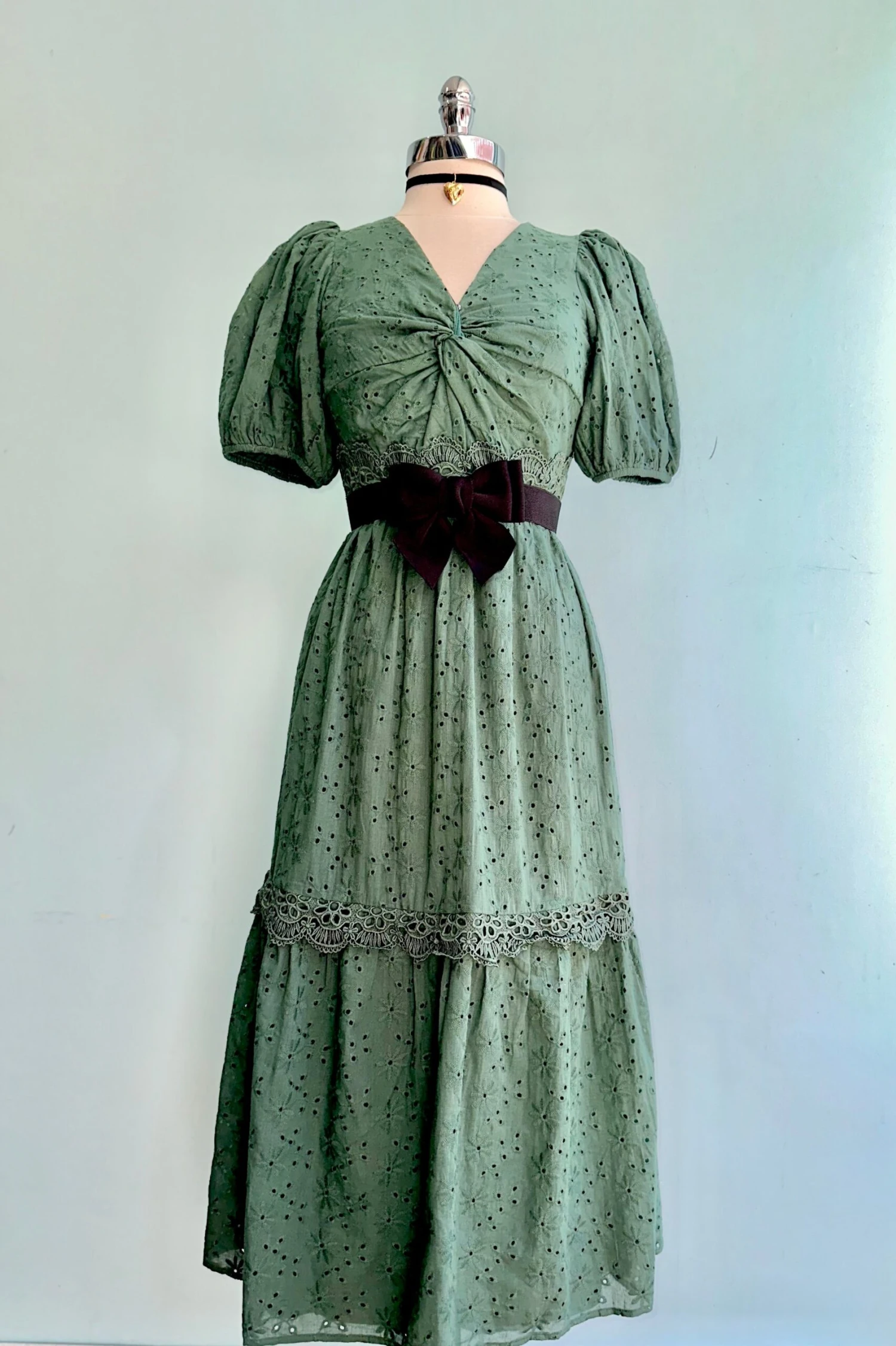 Evergreen Eyelet Midi Dress Evergreen Eyelet Midi Dress -MODERN MILLIE Shop 47FF4A09 9959 42CF AD35 5DDB08CD7452 scaled