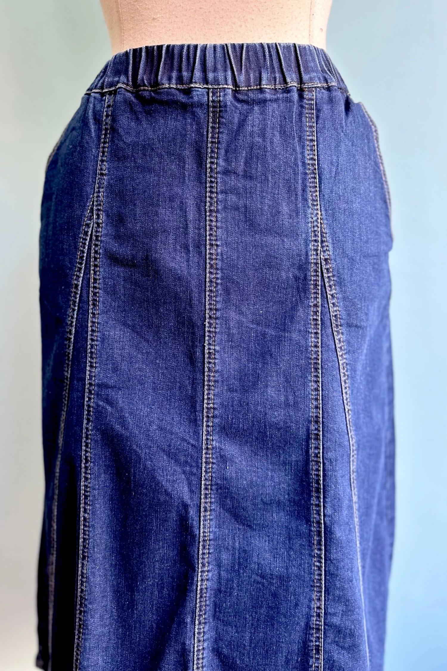 Elastic Waist Denim Midi Skirt by Molly Bracken Elastic Waist Denim Midi Skirt By Molly Bracken -MODERN MILLIE Shop 4DD8EF3D 239C 47AC 80BA 1FA092FDCE96 scaled