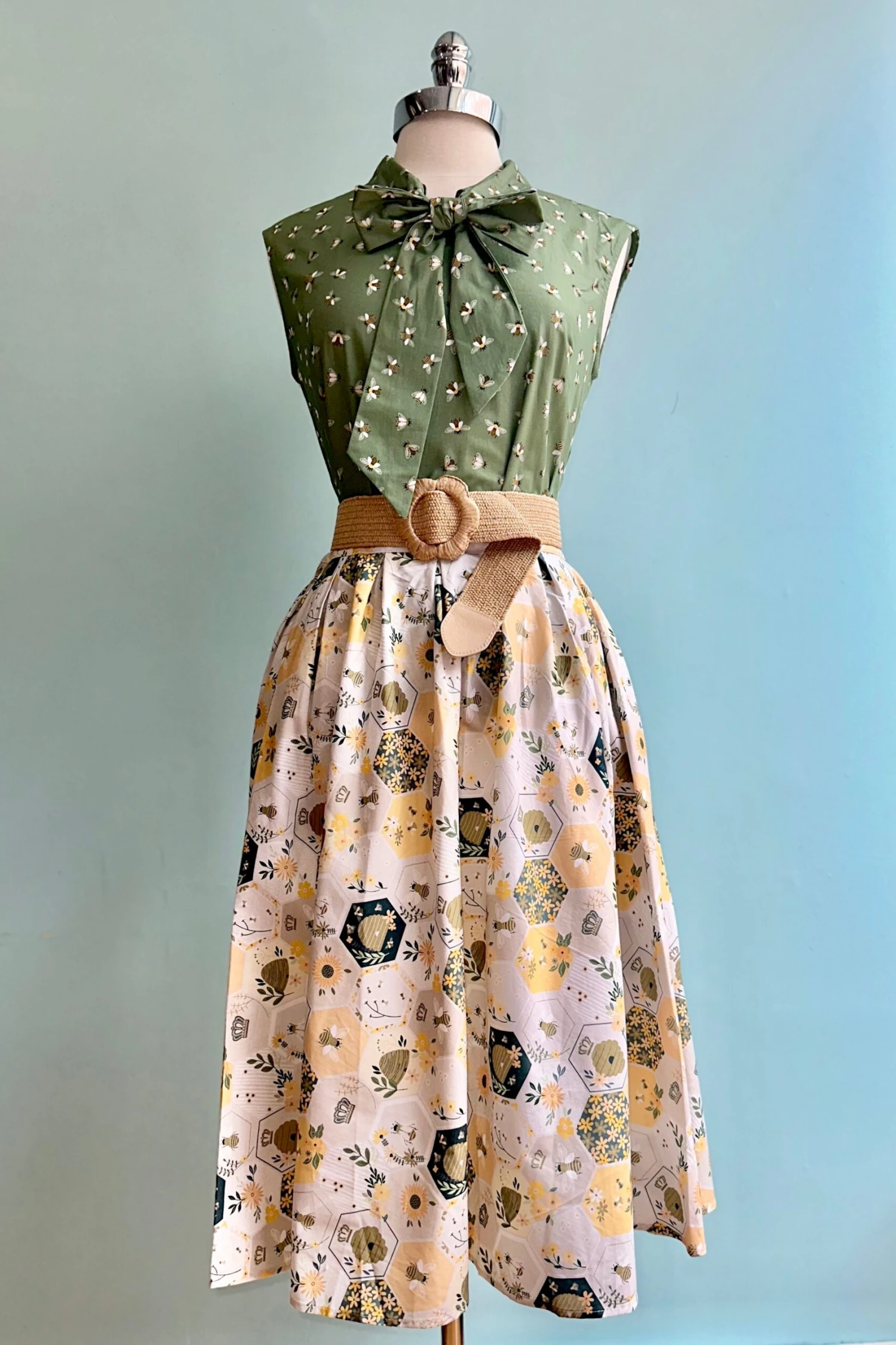 Green Bee Bow Top by Retrolicious Green Bee Bow Top By Retrolicious -MODERN MILLIE Shop 51436F89 3FF7 467A 8503 02AA24B17339 scaled