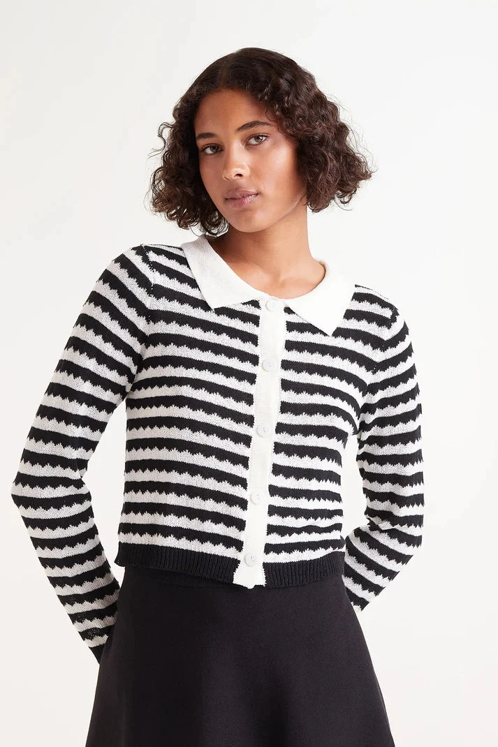 Black and White Cropped Collared Cardigan by Compania Fantastica Black And White Cropped Collared Cardigan By Compania Fantastica -MODERN MILLIE Shop 51C10329 01