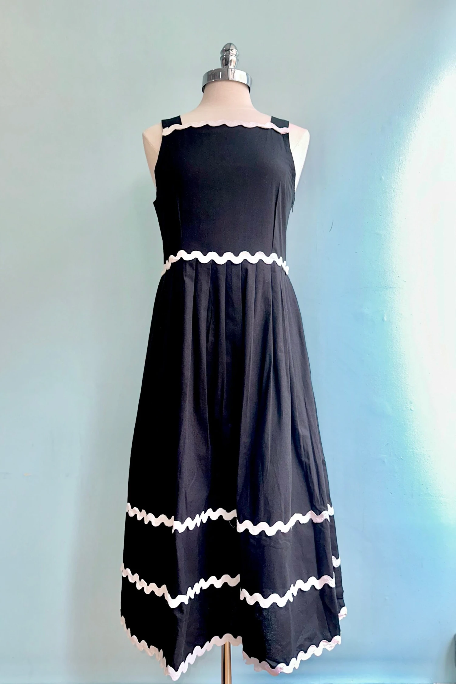 Black and White Tank Ric-Rac Midi Dress by Compania Fantastica Black And White Tank Ric-Rac Midi Dress By Compania Fantastica -MODERN MILLIE Shop 52D330CC 48BA 4C3E 861D E140552315CA scaled