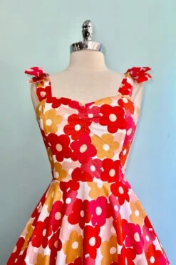 Red Mod Floral Sarah Dress By Heart Of Haute -MODERN MILLIE Shop 59D6A890 4C01 41F1 BFA7 ED7CC1E7A574