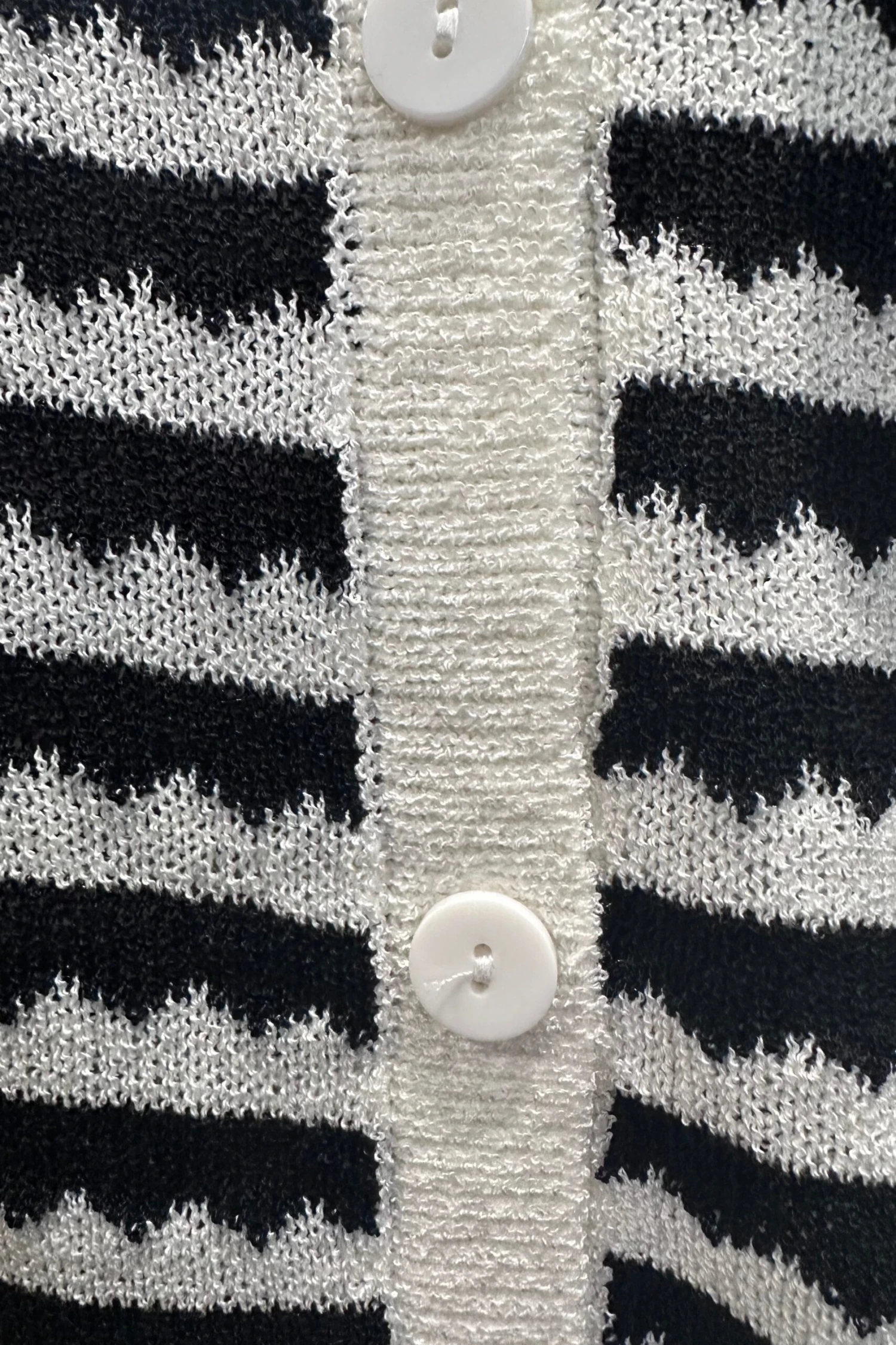 Black and White Cropped Collared Cardigan by Compania Fantastica Black And White Cropped Collared Cardigan By Compania Fantastica -MODERN MILLIE Shop 5C242840 D26F 4C47 A23D DA17FE5E5567 scaled