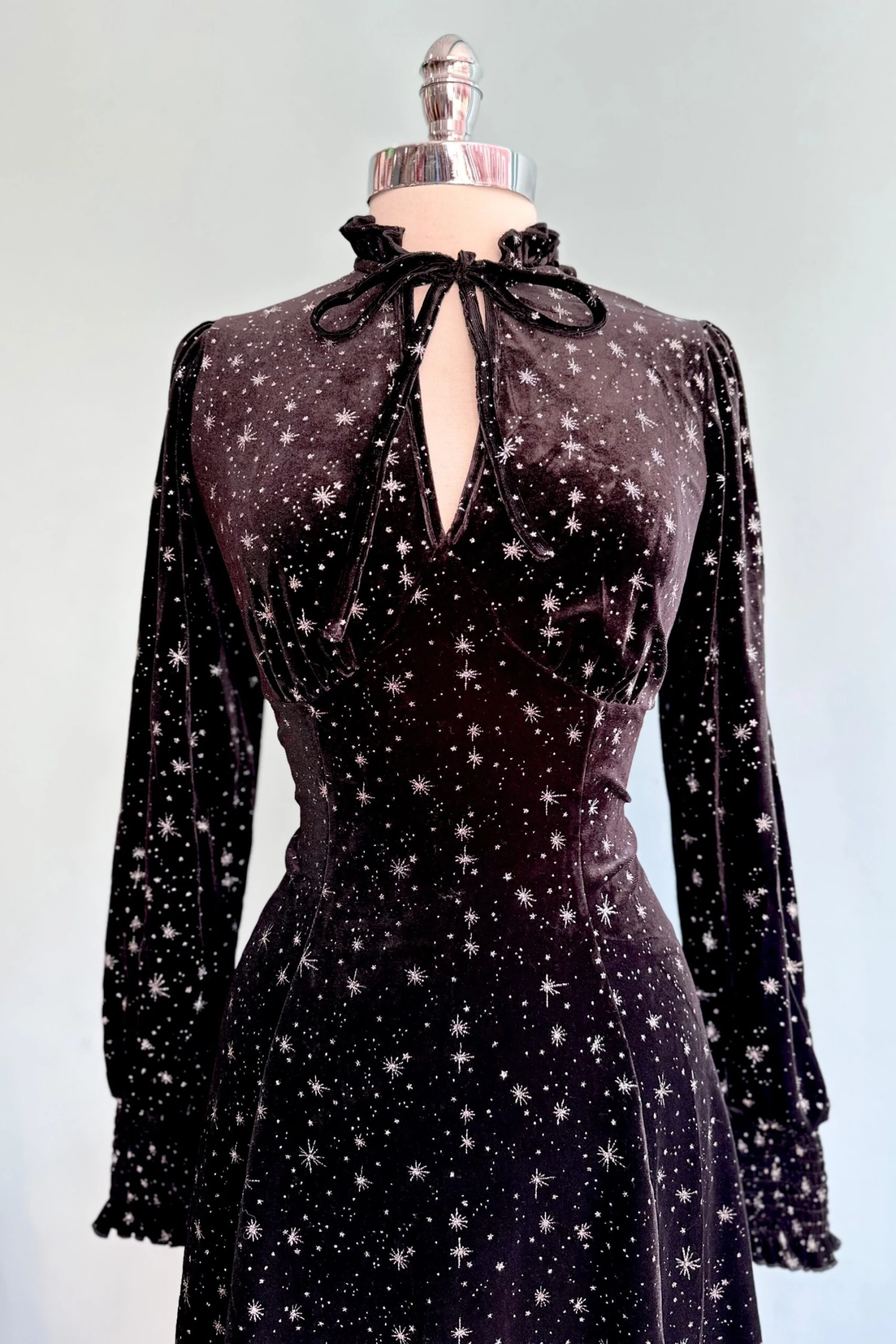 Vela Velvet Mini Dress by Hell Bunny Vela Velvet Mini Dress By Hell Bunny -MODERN MILLIE Shop 623497A1 F92F 4F28 A8A2 FFBBC1DC6F74 scaled