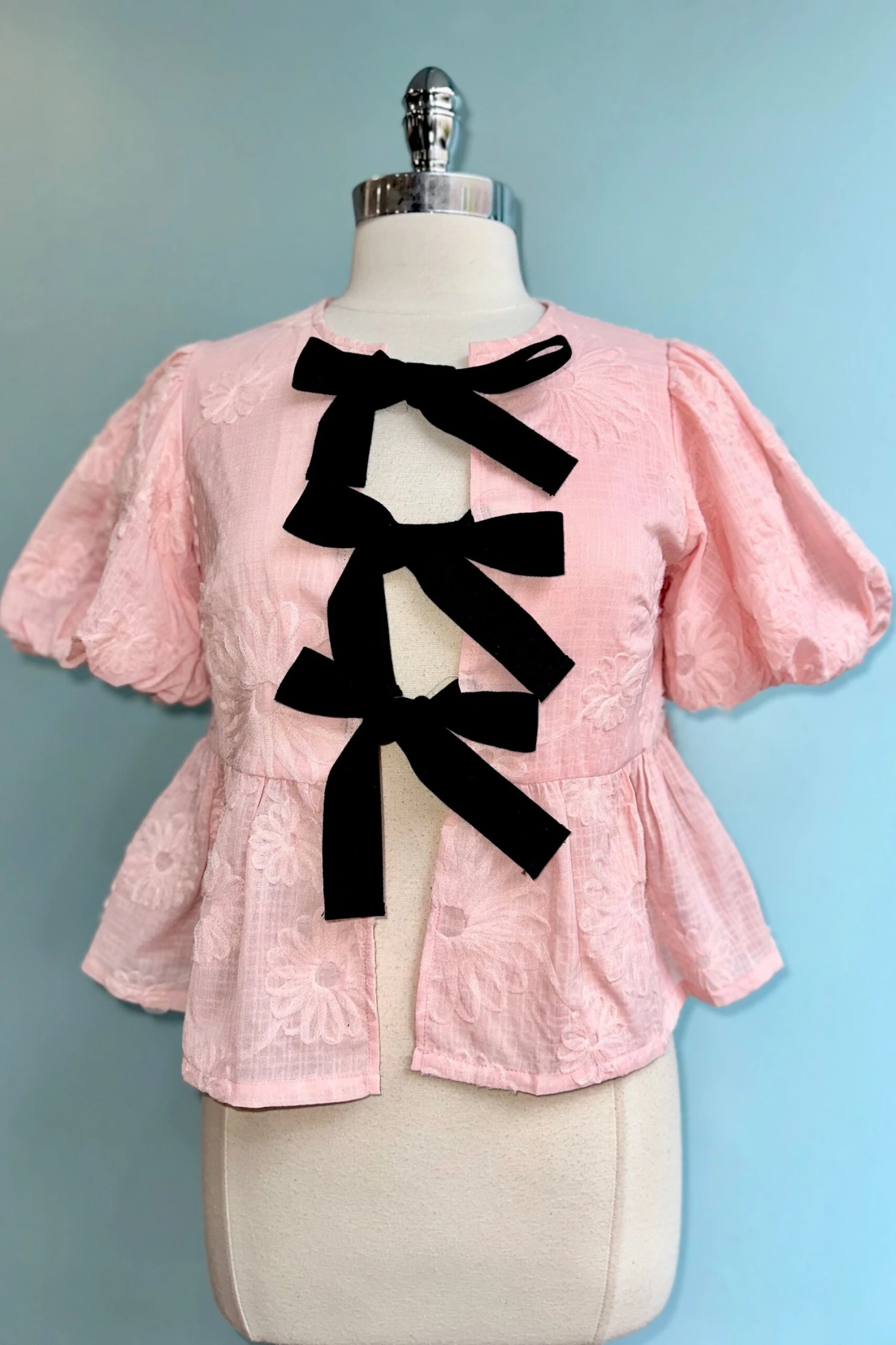 Bow Tie Floral Puff Sleeve Top in Pink Bow Tie Floral Puff Sleeve Top In Pink -MODERN MILLIE Shop 675F2E63 223E 4BB5 BBCD B33740DA0A26 scaled