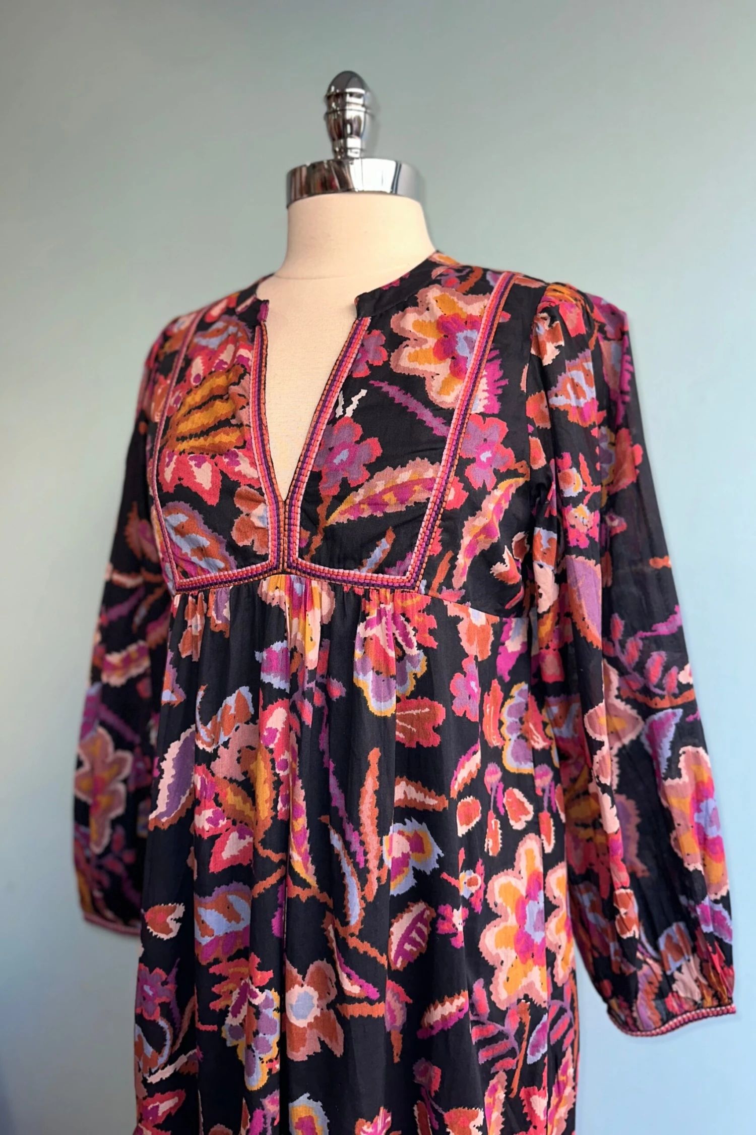 Navy Floral Midi Dress by Molly Bracken Navy Floral Midi Dress By Molly Bracken -MODERN MILLIE Shop 7BB26CA6 8DD9 4E71 81E6 AB0AE05060E7 scaled