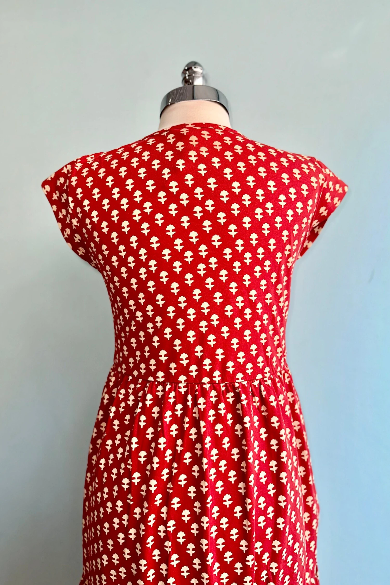 Red Micro Floral Tiered Jersey Dress by Mata Traders Red Micro Floral Tiered Jersey Dress By Mata Traders -MODERN MILLIE Shop 819B9F5C A860 49BB BD5C 68CDA384D079 scaled