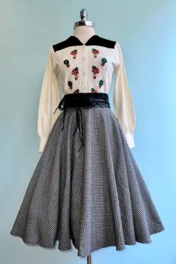 Mushroom Embroidered Cardigan Sweater -MODERN MILLIE Shop 8C7E86BD 24FC 4BAB 8F37 46AC8CB60F12