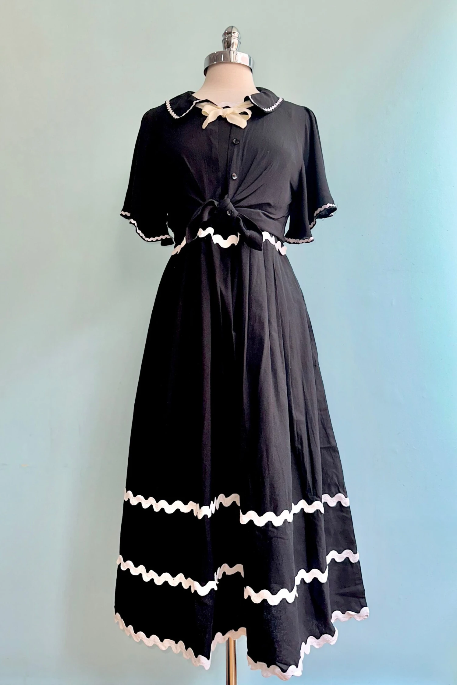 Black and White Tank Ric-Rac Midi Dress by Compania Fantastica Black And White Tank Ric-Rac Midi Dress By Compania Fantastica -MODERN MILLIE Shop 8C86D9A8 F187 4DD0 BC6D 837E4FF749B8 scaled