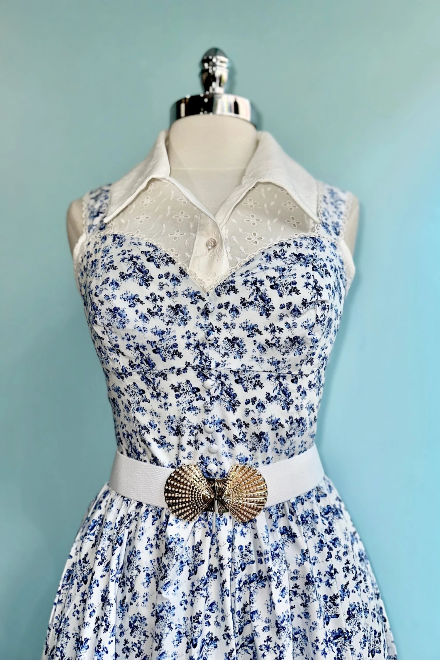 Blue Floral Bryson Midi Dress by Timeless London Blue Floral Bryson Midi Dress By Timeless London -MODERN MILLIE Shop 8E3E9EE2 0A77 4BA6 B9BD 4D27280A2BBC scaled