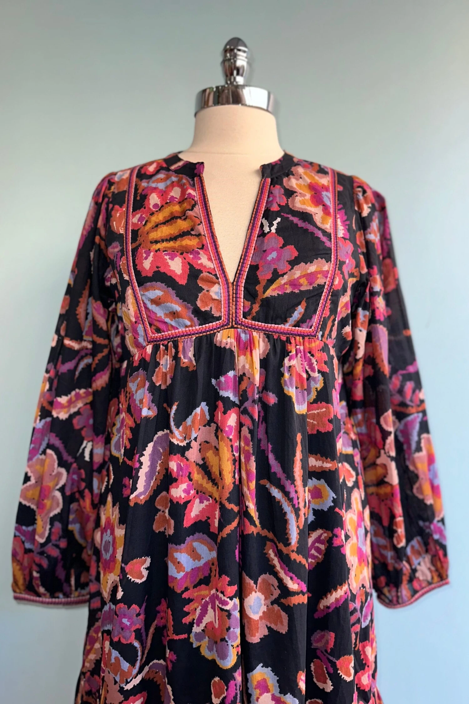 Navy Floral Midi Dress by Molly Bracken Navy Floral Midi Dress By Molly Bracken -MODERN MILLIE Shop 957B3617 8A29 4065 AACE 65EF7AFA5127 scaled