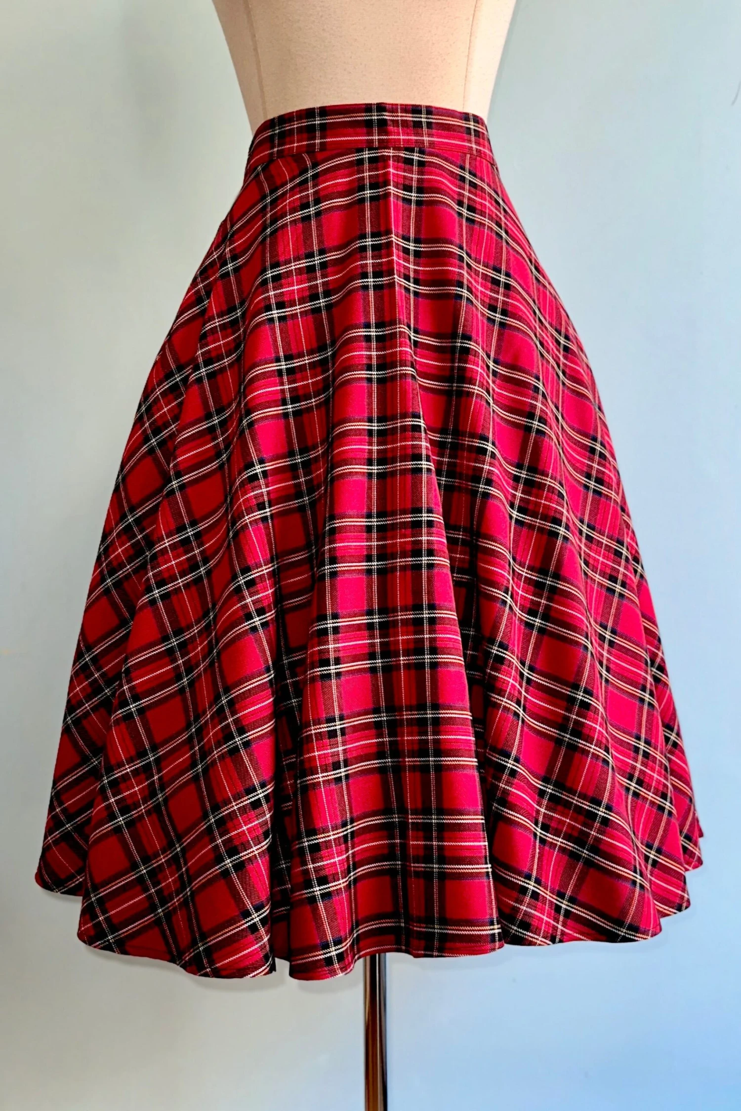 Red Plaid Irvine Circle Skirt by Hell Bunny Red Plaid Irvine Circle Skirt By Hell Bunny -MODERN MILLIE Shop 959111D2 56F2 4D2C 9331 72C6A33EB7A1 scaled