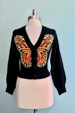 Monarch Cropped Knit Cardigan In Black