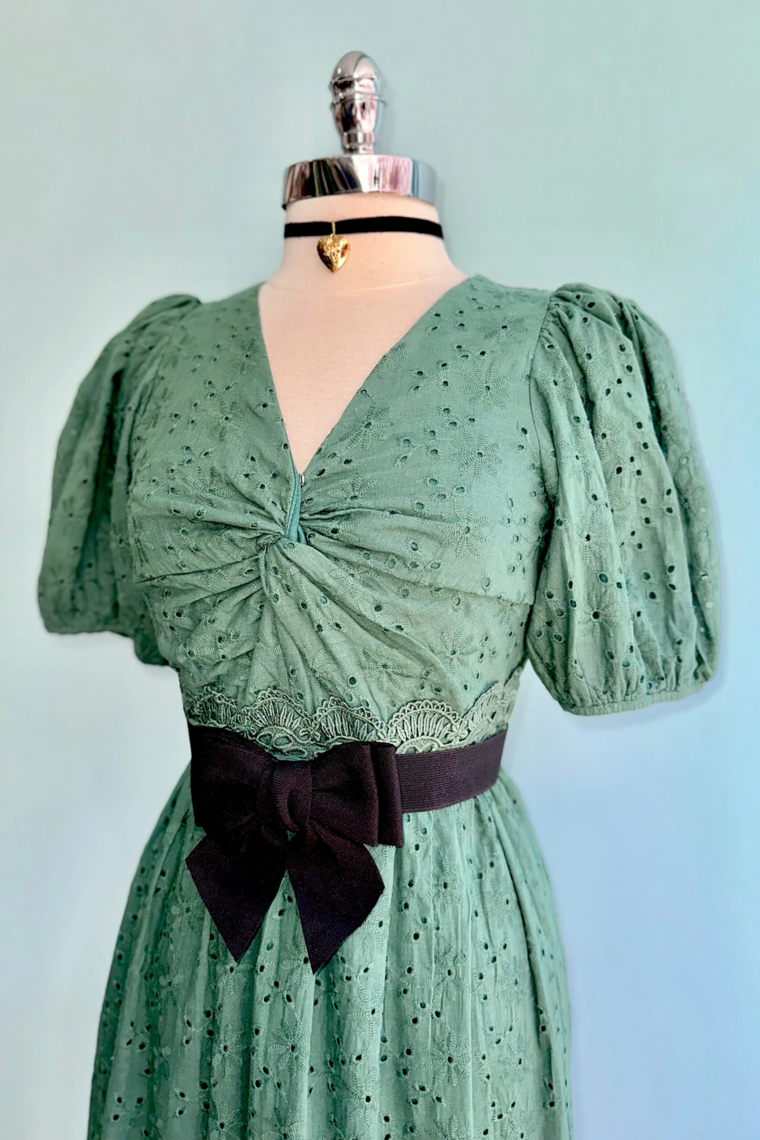 Evergreen Eyelet Midi Dress Evergreen Eyelet Midi Dress -MODERN MILLIE Shop 9F8D5218 521C 4103 B07C E35449A88E52 scaled