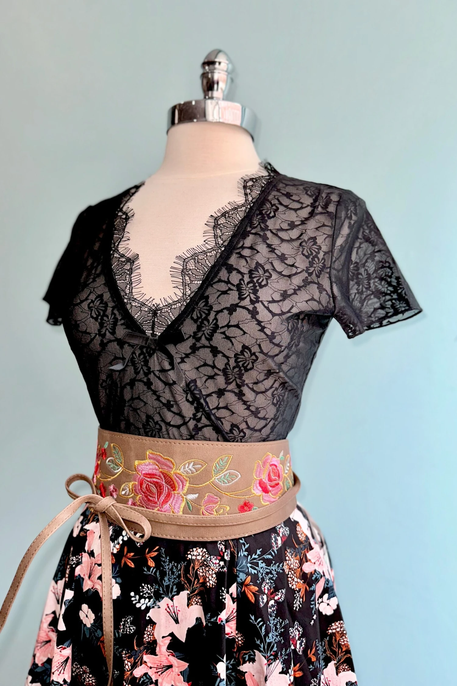 Black Short Sleeve Fitted Lace Floral Top by Jawbreaker Black Short Sleeve Fitted Lace Floral Top By Jawbreaker -MODERN MILLIE Shop A39D3C4A 1120 4A8E 95E5 DAC02CA5ED86 scaled