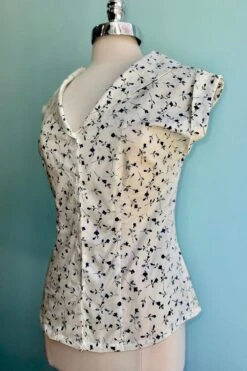 Ditsy Blue Floral Notched Collar Blouse -MODERN MILLIE Shop A8DD7165 FDD0 4B04 B7CA E87E27A906D3