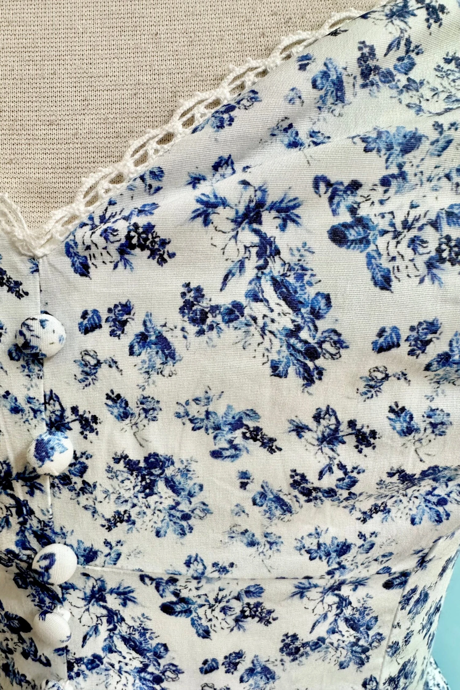 Blue Floral Bryson Midi Dress by Timeless London Blue Floral Bryson Midi Dress By Timeless London -MODERN MILLIE Shop ACE098F7 7A77 4153 B918 4C2970609F23 scaled