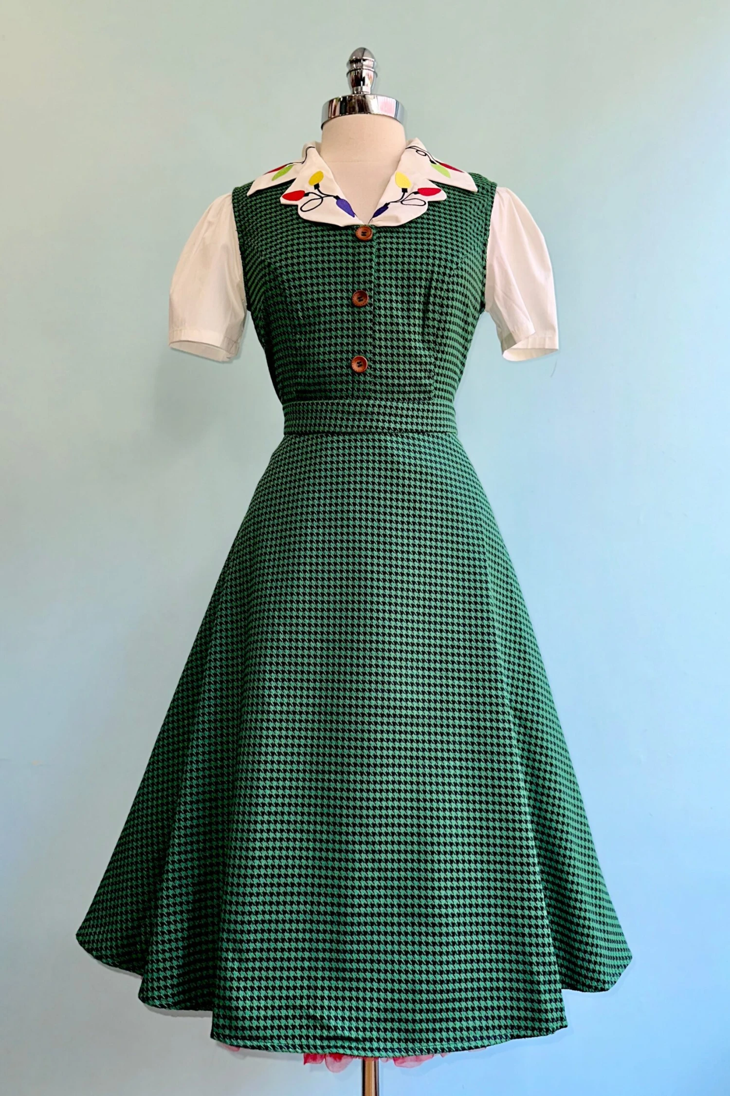 Holiday Lights Button Down Blouse in White Holiday Lights Button Down Blouse In White -MODERN MILLIE Shop B9C5BAAC 6831 41C7 AB97 4895356B43E0 scaled