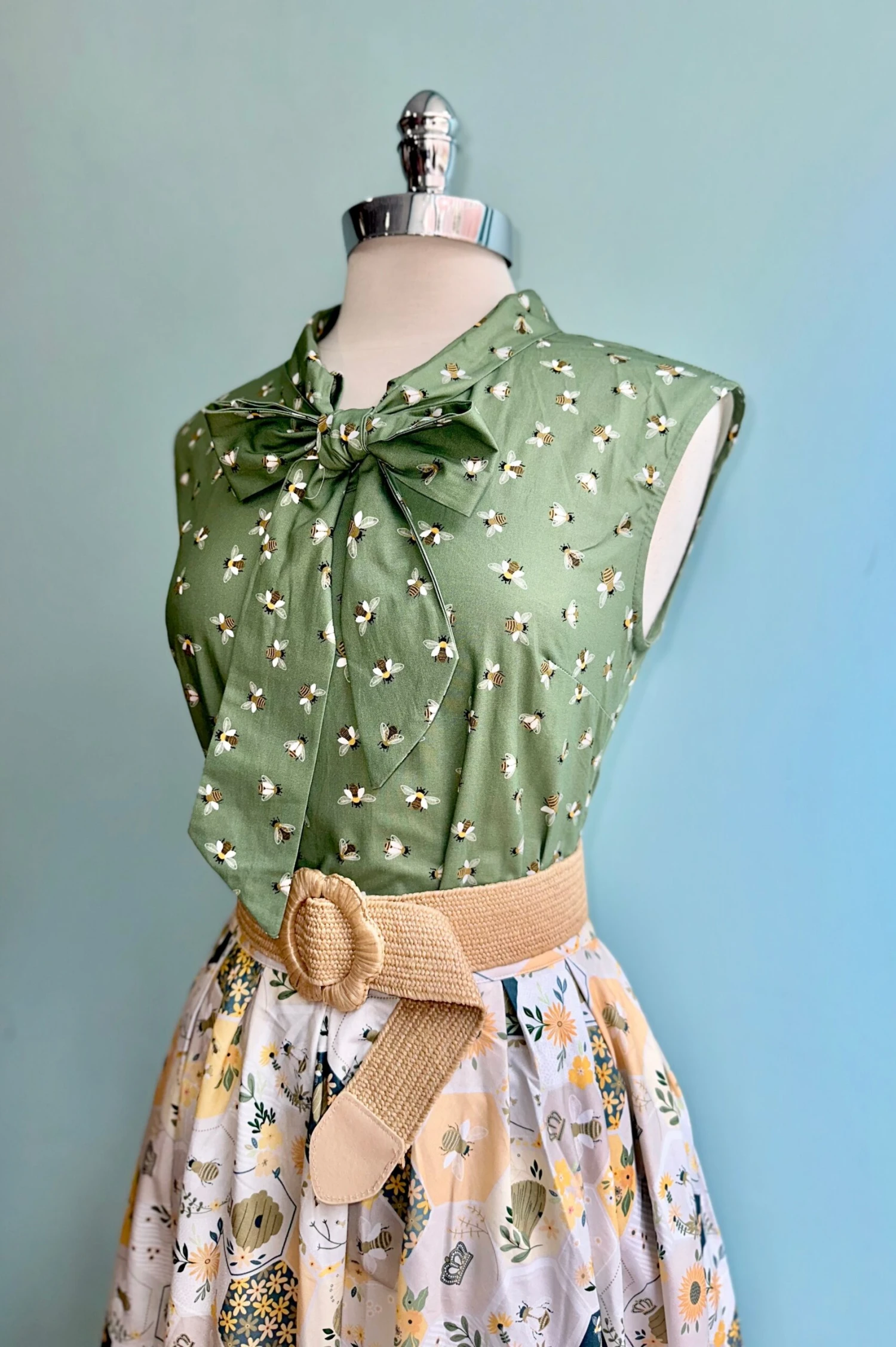 Green Bee Bow Top by Retrolicious Green Bee Bow Top By Retrolicious -MODERN MILLIE Shop C74769D1 2B7E 414B 8547 AE0C400EFB67 scaled