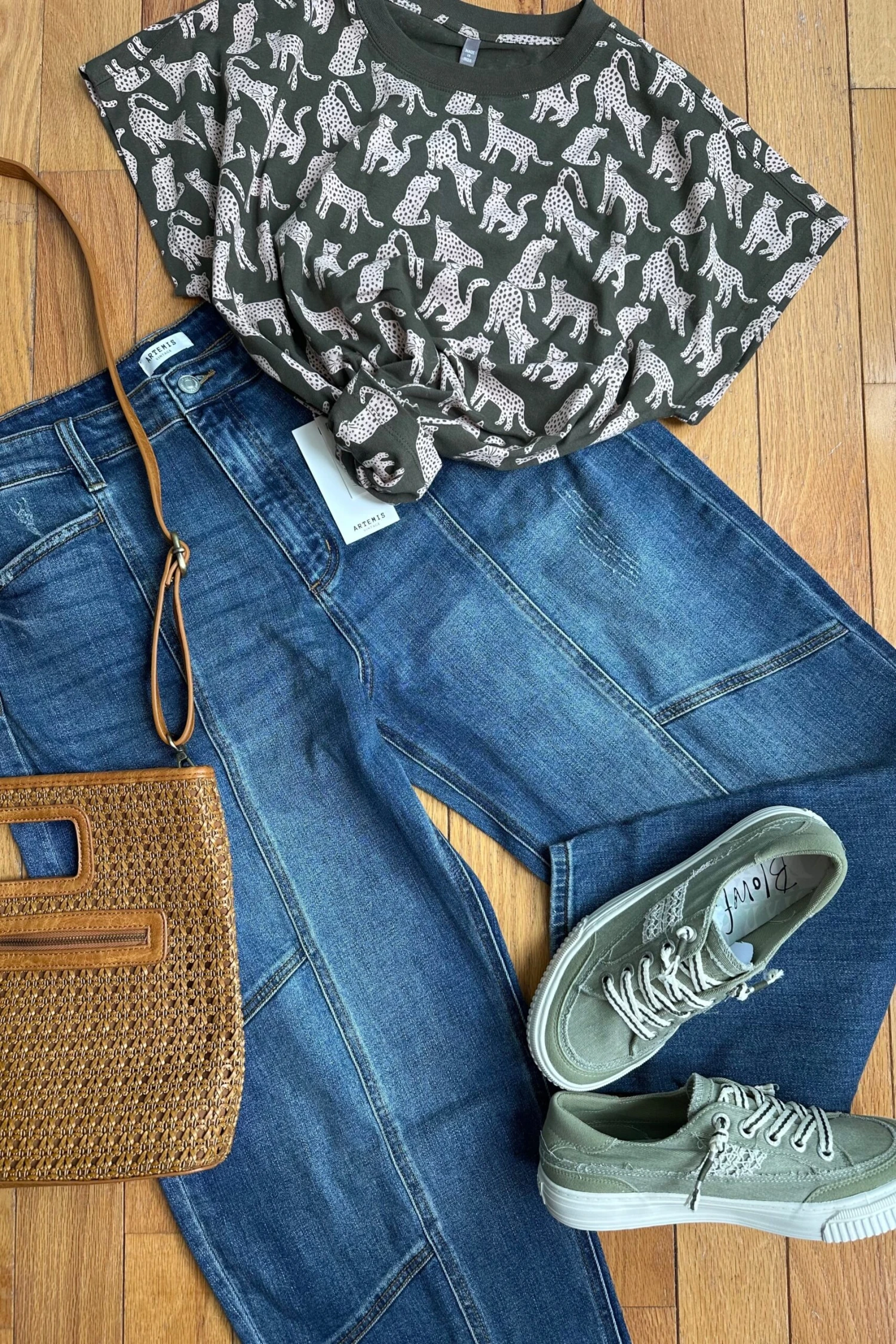 Relaxed Barrel Jeans by Artemis Vintage Relaxed Barrel Jeans By Artemis Vintage -MODERN MILLIE Shop CAAC9144 E4E2 4FFE B522 994D1D7B676F scaled