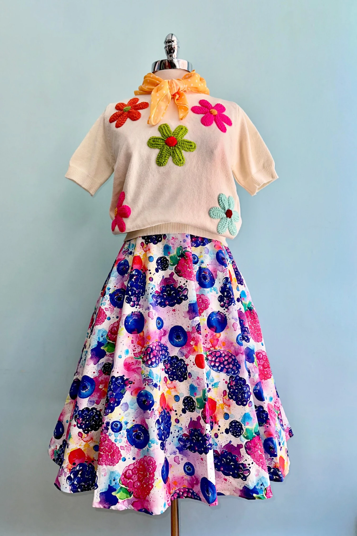 Ivory Short Sleeve Sweater with Embroidered Flowers Ivory Short Sleeve Sweater With Embroidered Flowers -MODERN MILLIE Shop CB14AE95 0ED4 4D06 B9AD 94464734D2CF scaled