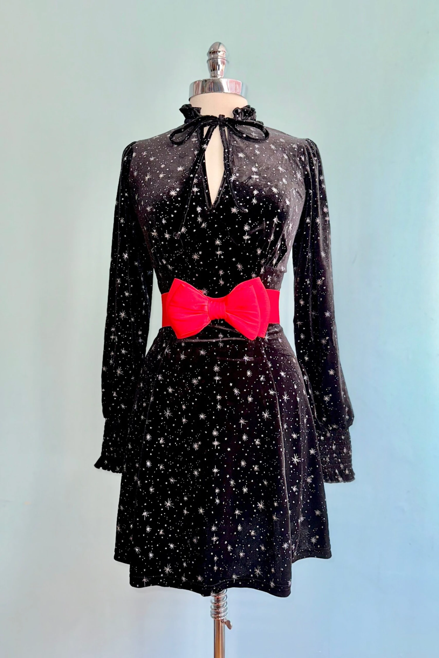 Vela Velvet Mini Dress by Hell Bunny Vela Velvet Mini Dress By Hell Bunny -MODERN MILLIE Shop D2E76CD6 0E9C 486A B780 FFFD2D84E947 scaled