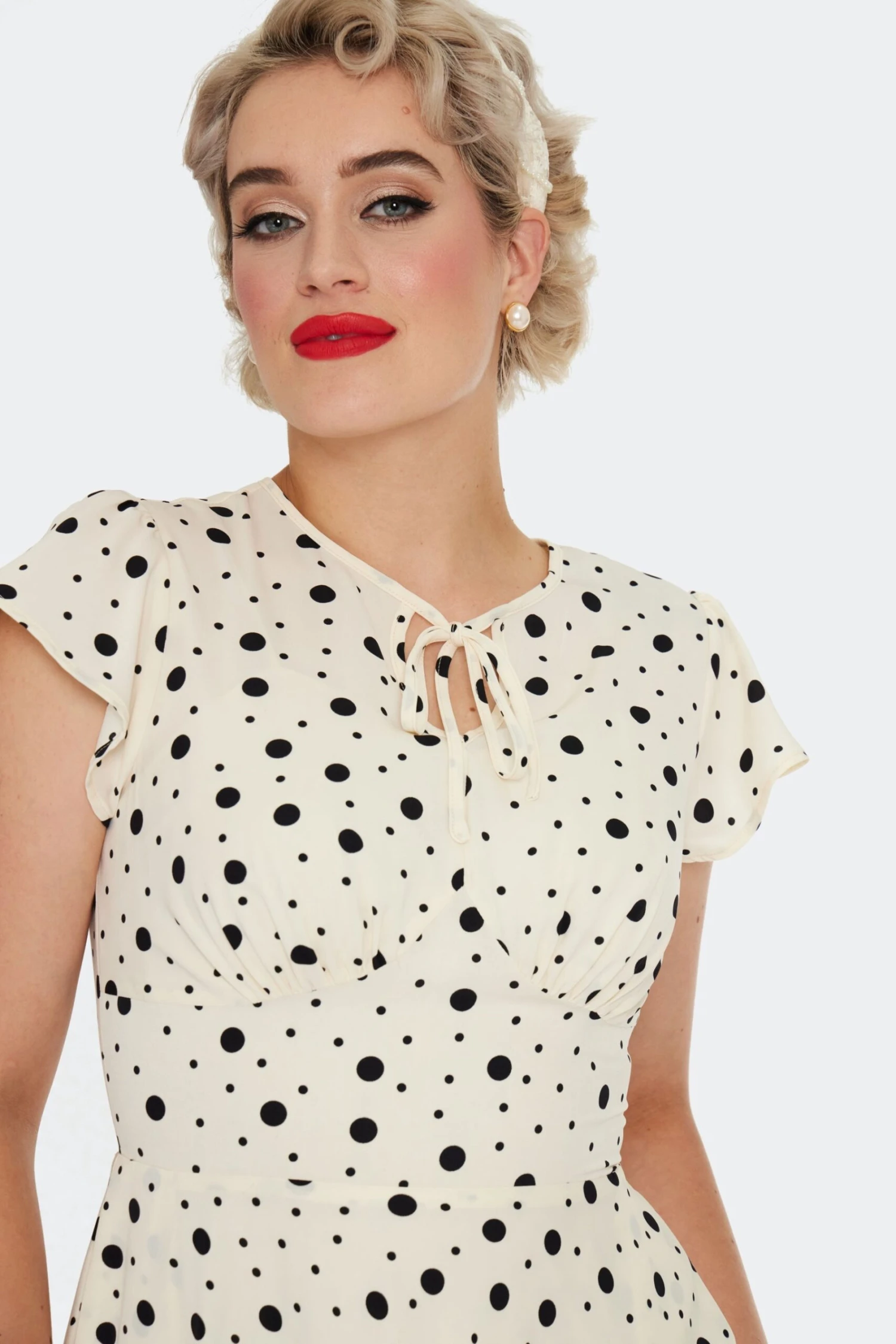 Cream and Black Polka Dot Flutter Sleeve Dress by Voodoo Vixen Cream And Black Polka Dot Flutter Sleeve Dress By Voodoo Vixen -MODERN MILLIE Shop DRA10112 CRE 03 scaled
